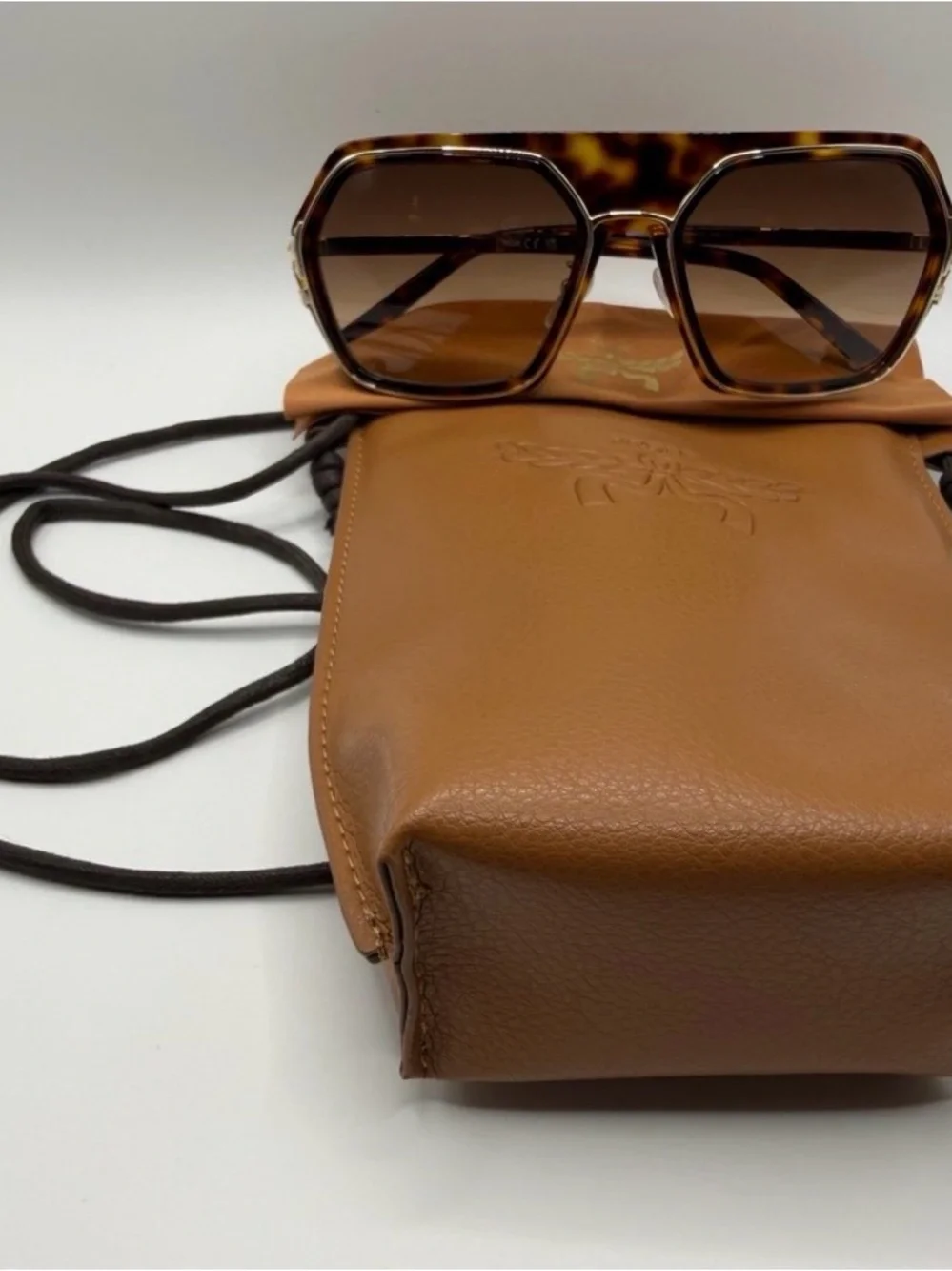 MCM MW0018-H 52F Tortoise Oversized Sunglasses New Crossbody Case & Cloth